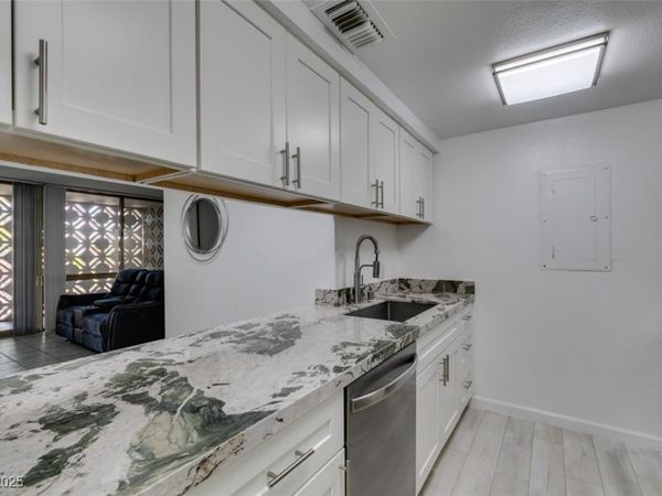 205 E Harmon Avenue, Unit 112, Las Vegas, NV 89169