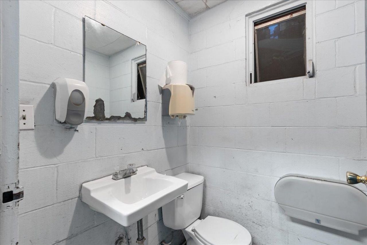 602 W Hampton Springs Avenue, Perry, FL 00000 Photo