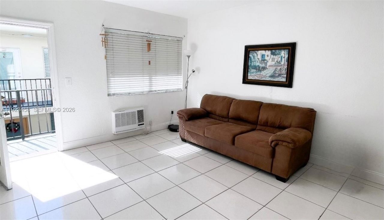 6895 Byron Ave, Unit 207, Miami Beach, FL 33009 Photo