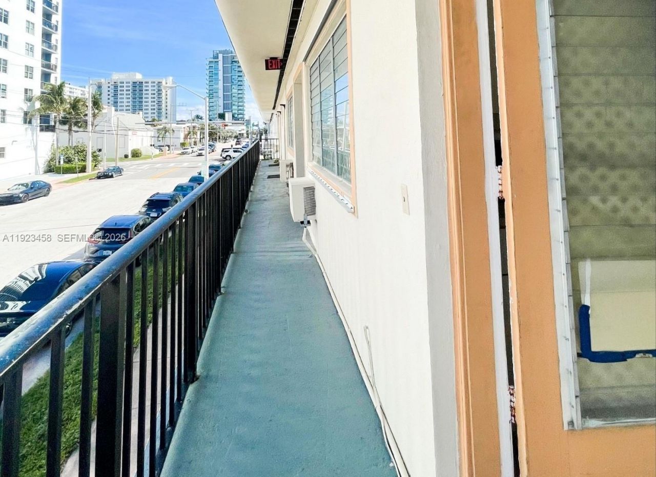 6895 Byron Ave, Unit 207, Miami Beach, FL 33009 Photo