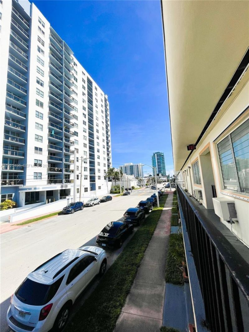 6895 Byron Ave, Unit 207, Miami Beach, FL 33009 Photo