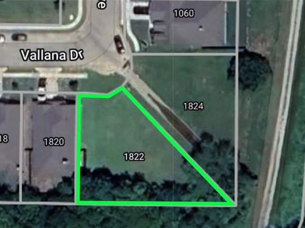 1822 Vallana Drive , Gainesville, TX 76240