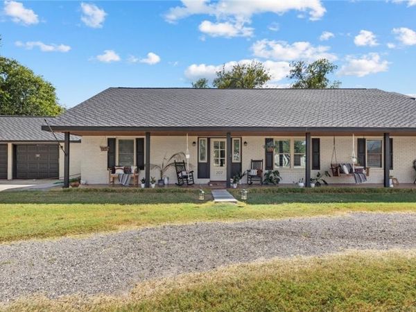 207 Woodlake Drive , McQueeney, TX 78123