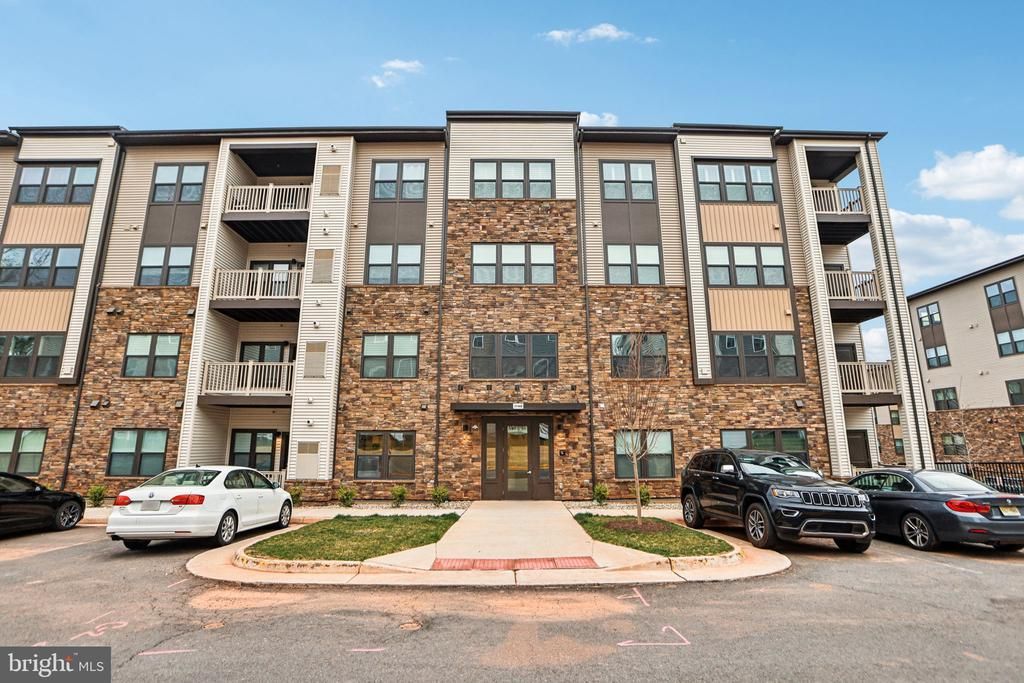 21460 Mount Sterling Terrace, Unit 103, Sterling, VA 20164 Main Photo