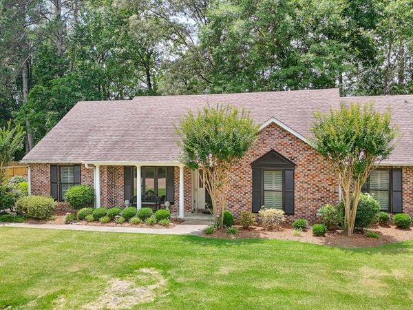 697 Country Place Drive, Pearl, MS 39208