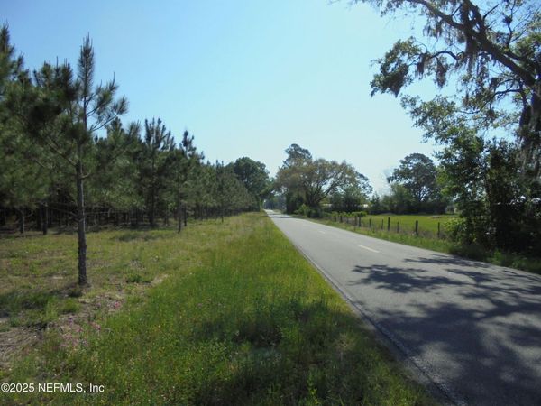 8516 240 Street, O'Brien, FL 32071