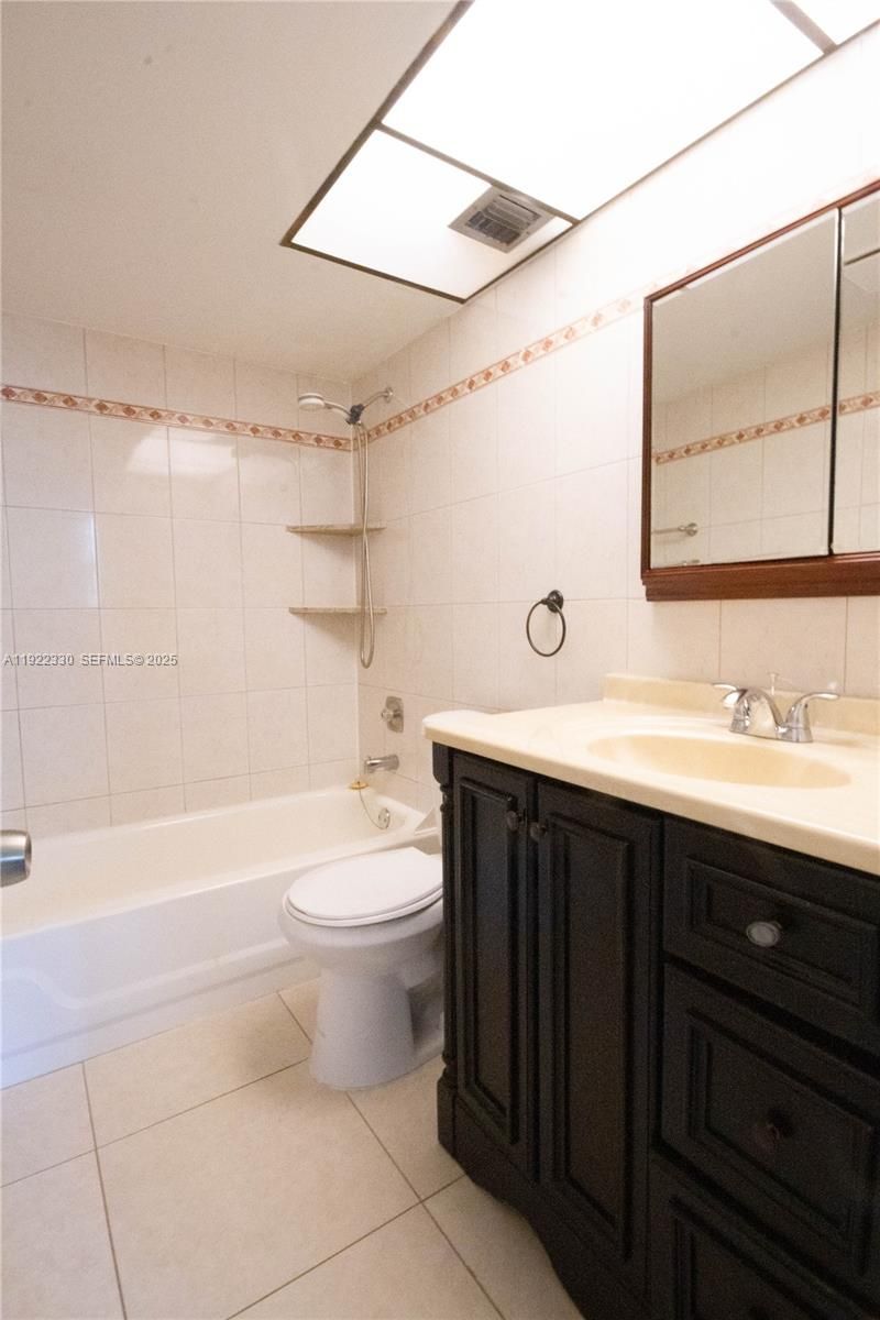 3000 NW 48th Ter, Unit 322, Lauderdale Lakes, FL 33313 Photo