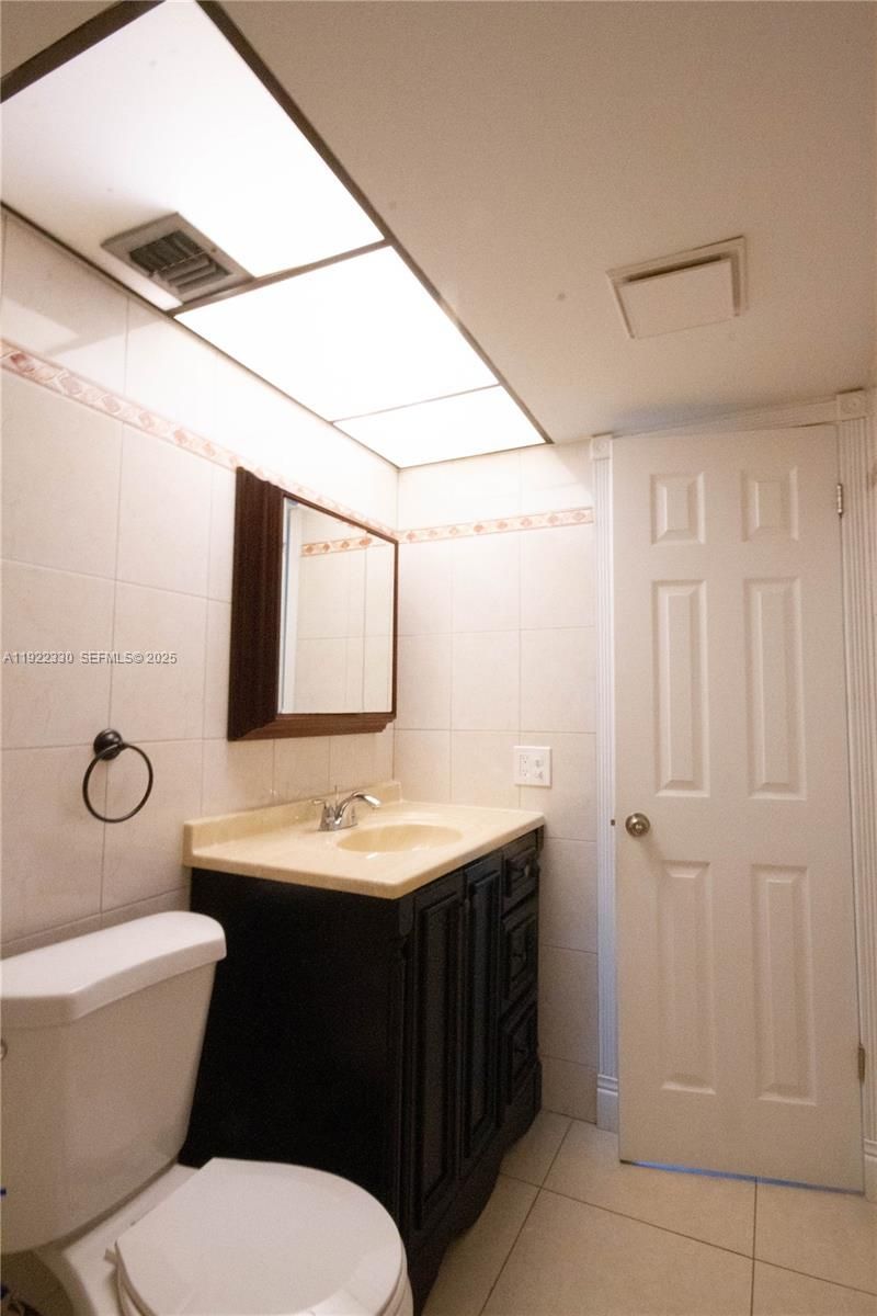 3000 NW 48th Ter, Unit 322, Lauderdale Lakes, FL 33313 Photo