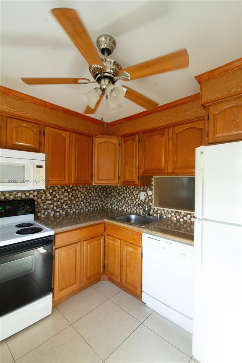 3000 NW 48th Ter, Unit 322, Lauderdale Lakes, FL 33313 Photo