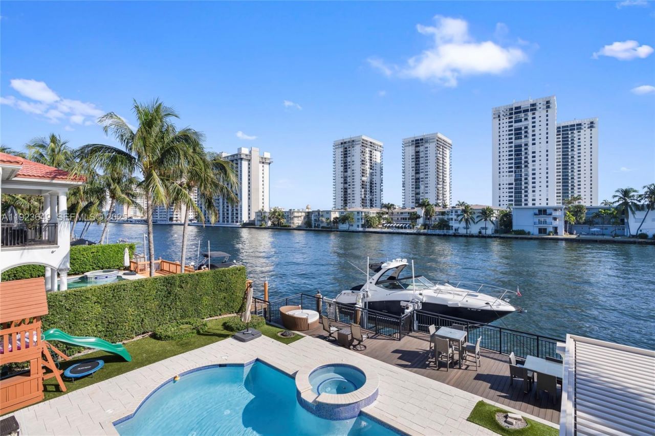 1555 Windjammer Way, Hollywood, FL 33019 Photo