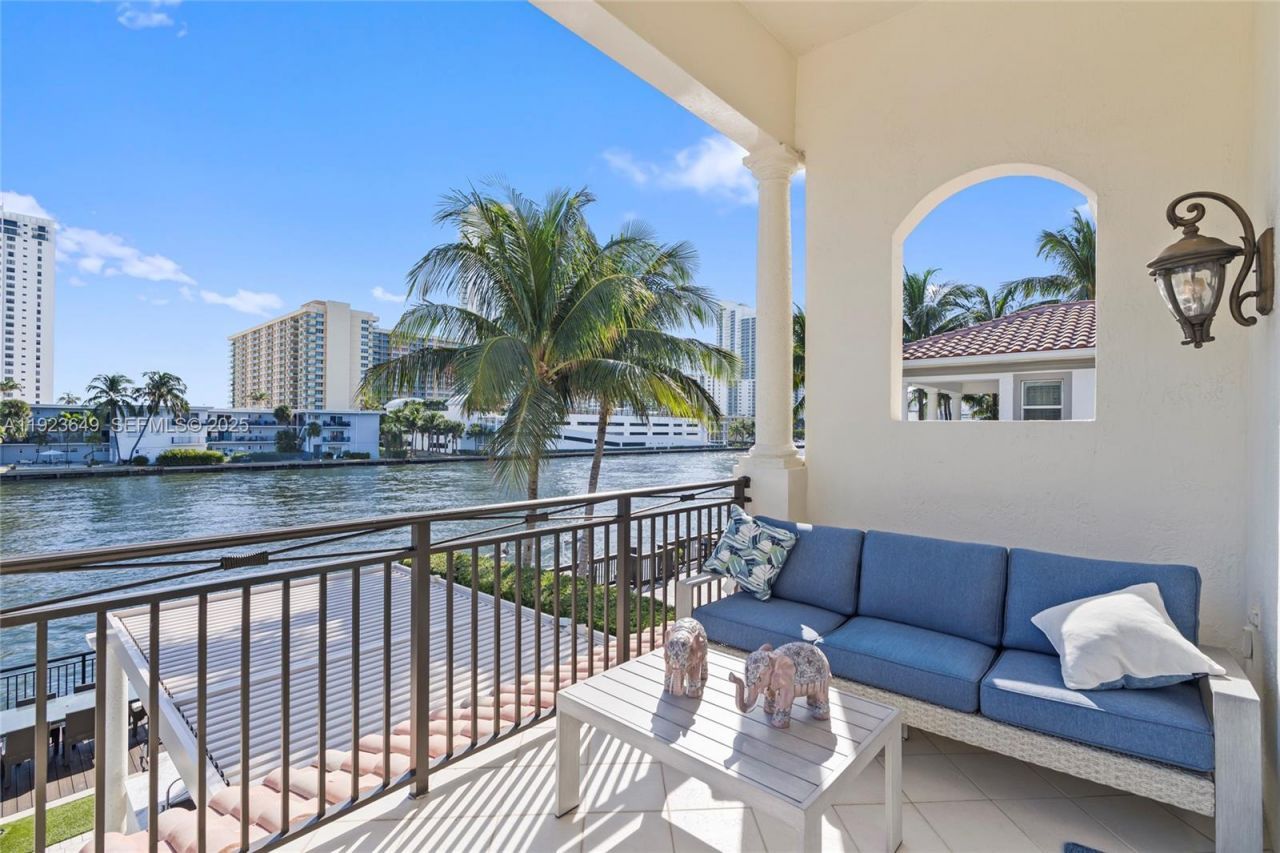 1555 Windjammer Way, Hollywood, FL 33019 Photo