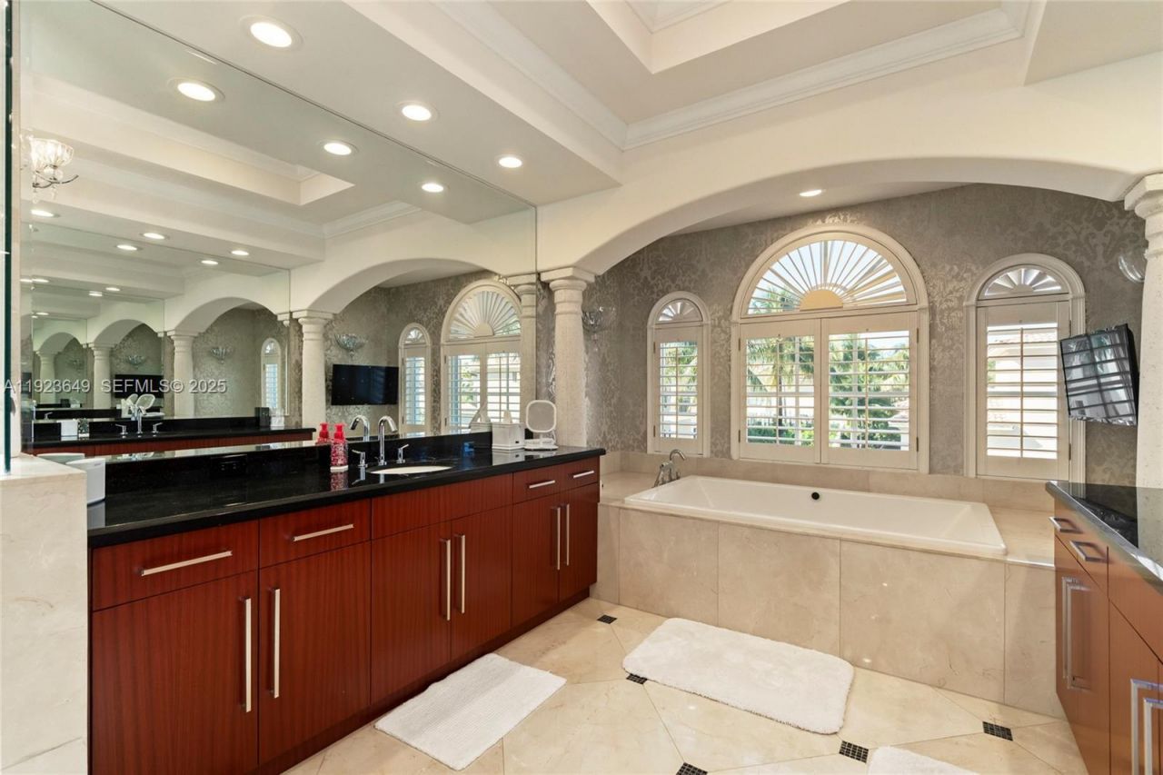1555 Windjammer Way, Hollywood, FL 33019 Photo