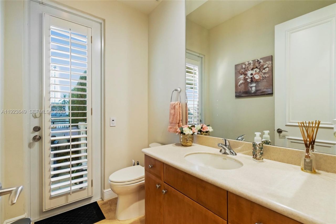 1555 Windjammer Way, Hollywood, FL 33019 Photo