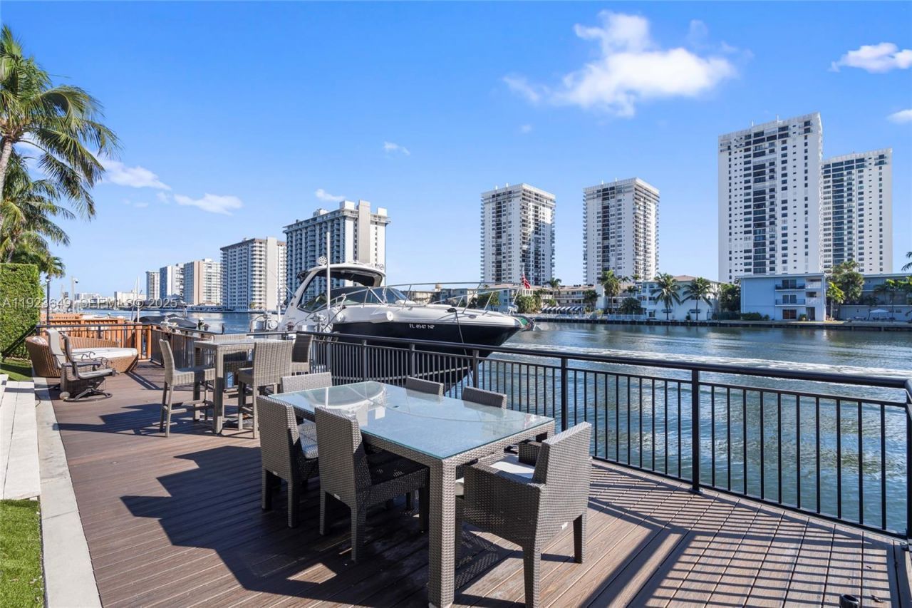 1555 Windjammer Way, Hollywood, FL 33019 Photo