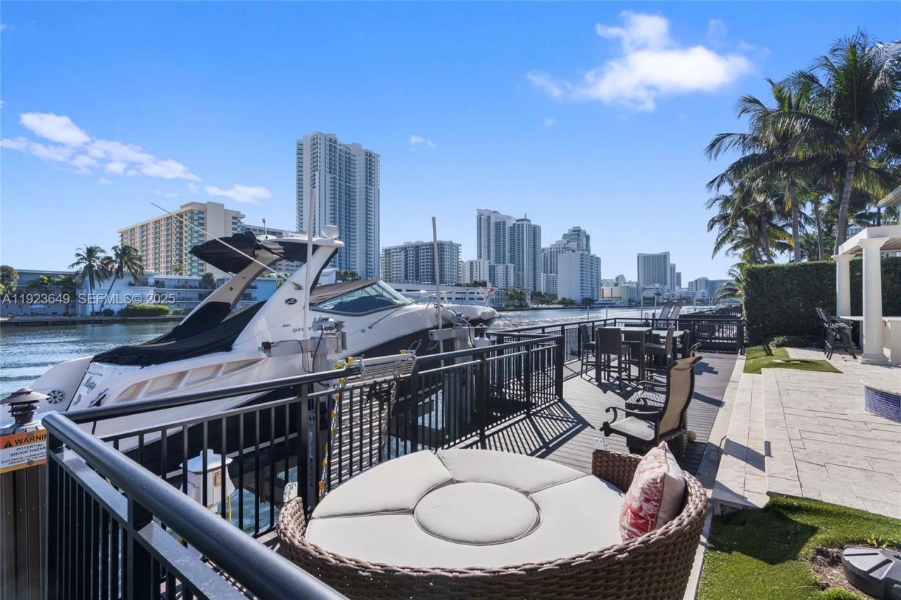 1555 Windjammer Way, Hollywood, FL 33019 Photo