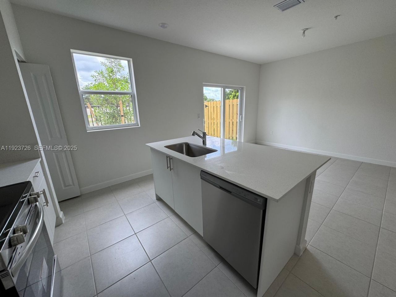 18406 SW 2nd St, Pembroke Pines, FL 33029 Photo