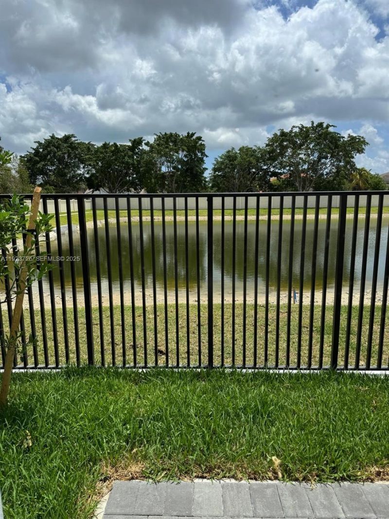 18406 SW 2nd St, Pembroke Pines, FL 33029 Photo