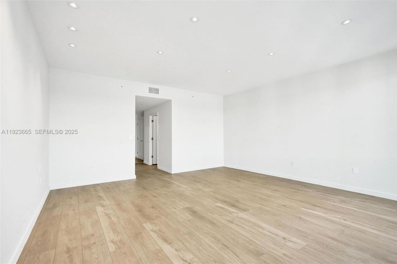 10101 Collins Ave, Unit 17A, Bal Harbour, FL 33154 Photo