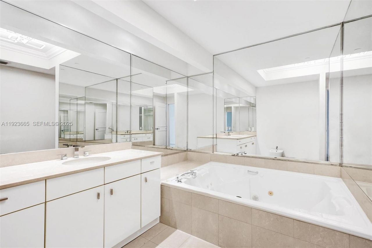 10101 Collins Ave, Unit 17A, Bal Harbour, FL 33154 Photo