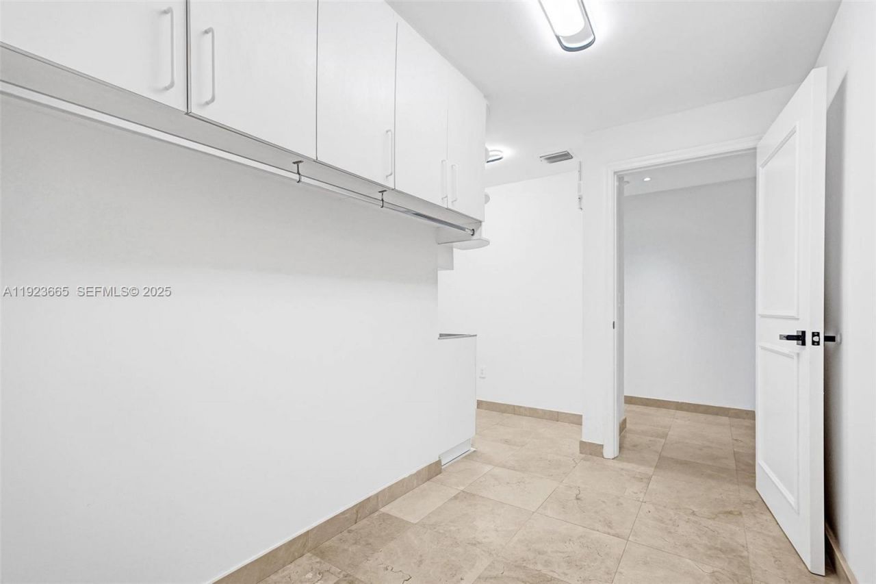 10101 Collins Ave, Unit 17A, Bal Harbour, FL 33154 Photo