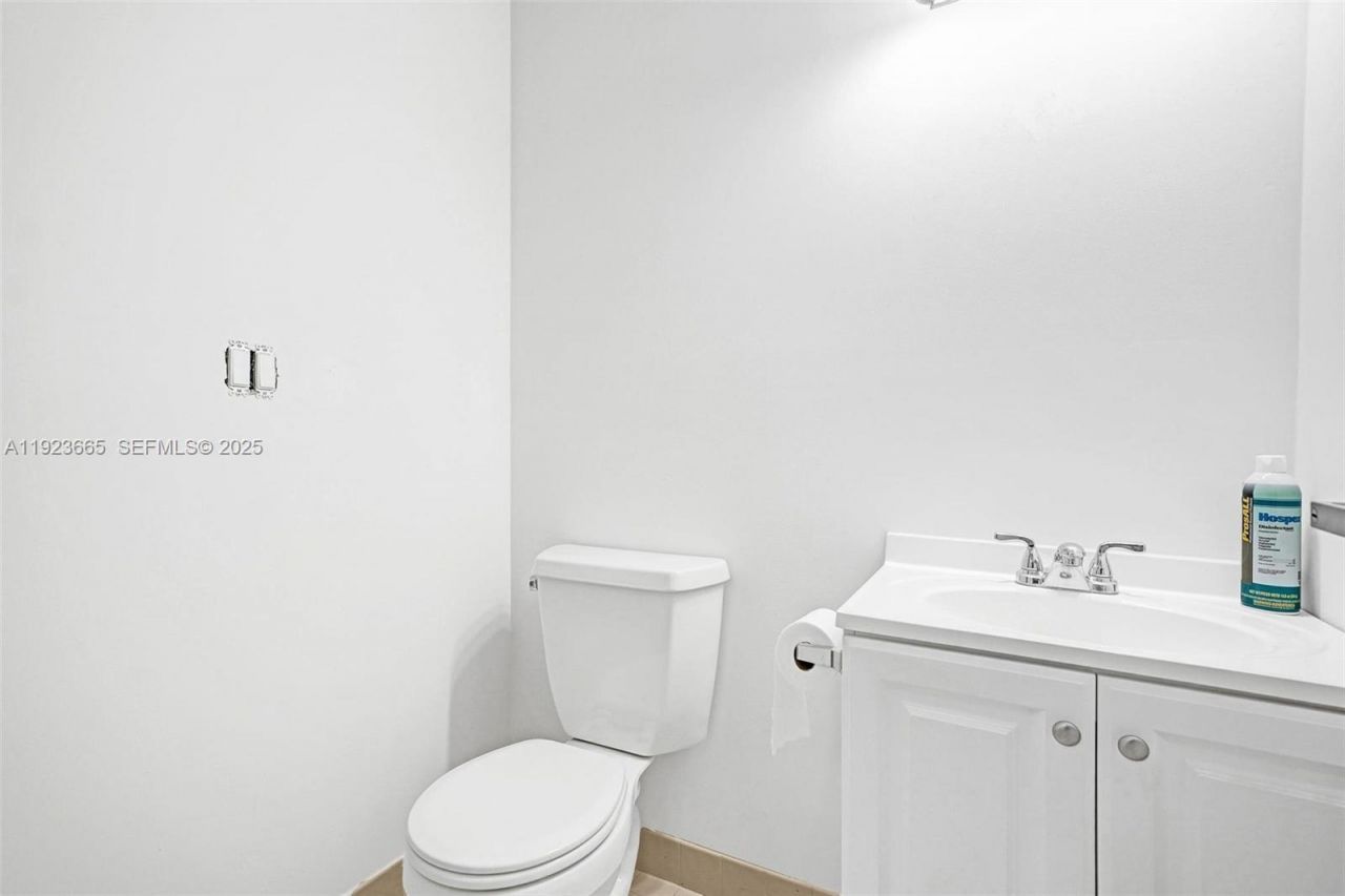 10101 Collins Ave, Unit 17A, Bal Harbour, FL 33154 Photo