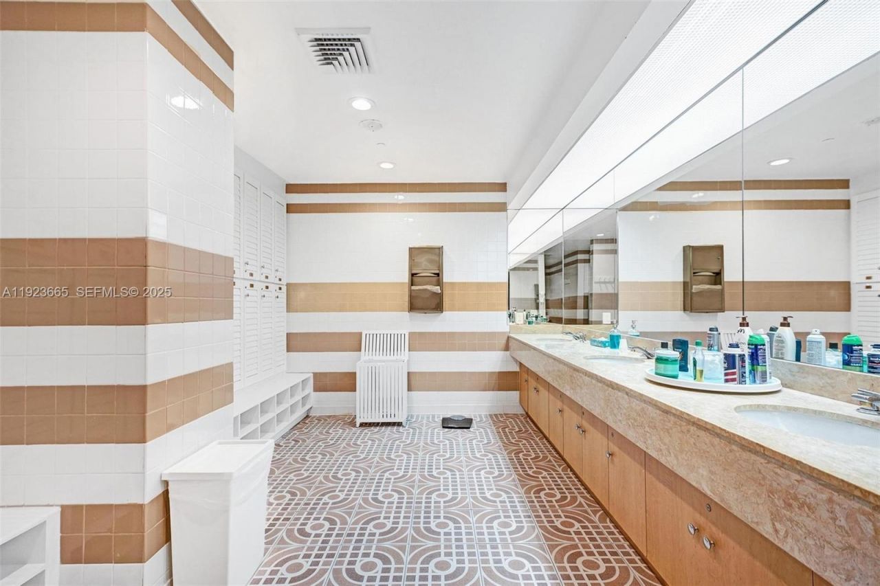 10101 Collins Ave, Unit 17A, Bal Harbour, FL 33154 Photo