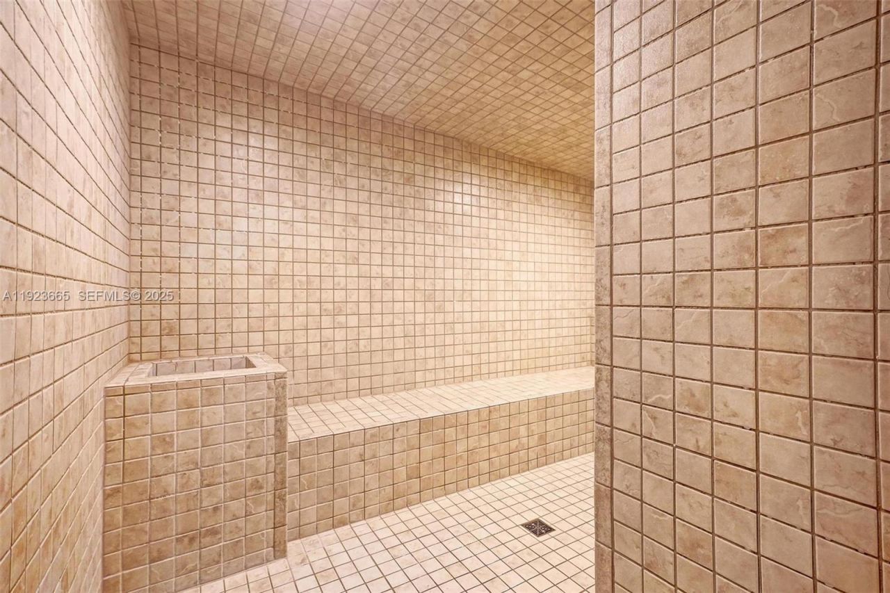 10101 Collins Ave, Unit 17A, Bal Harbour, FL 33154 Photo