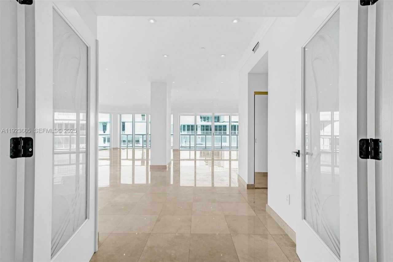 10101 Collins Ave, Unit 17A, Bal Harbour, FL 33154 Photo