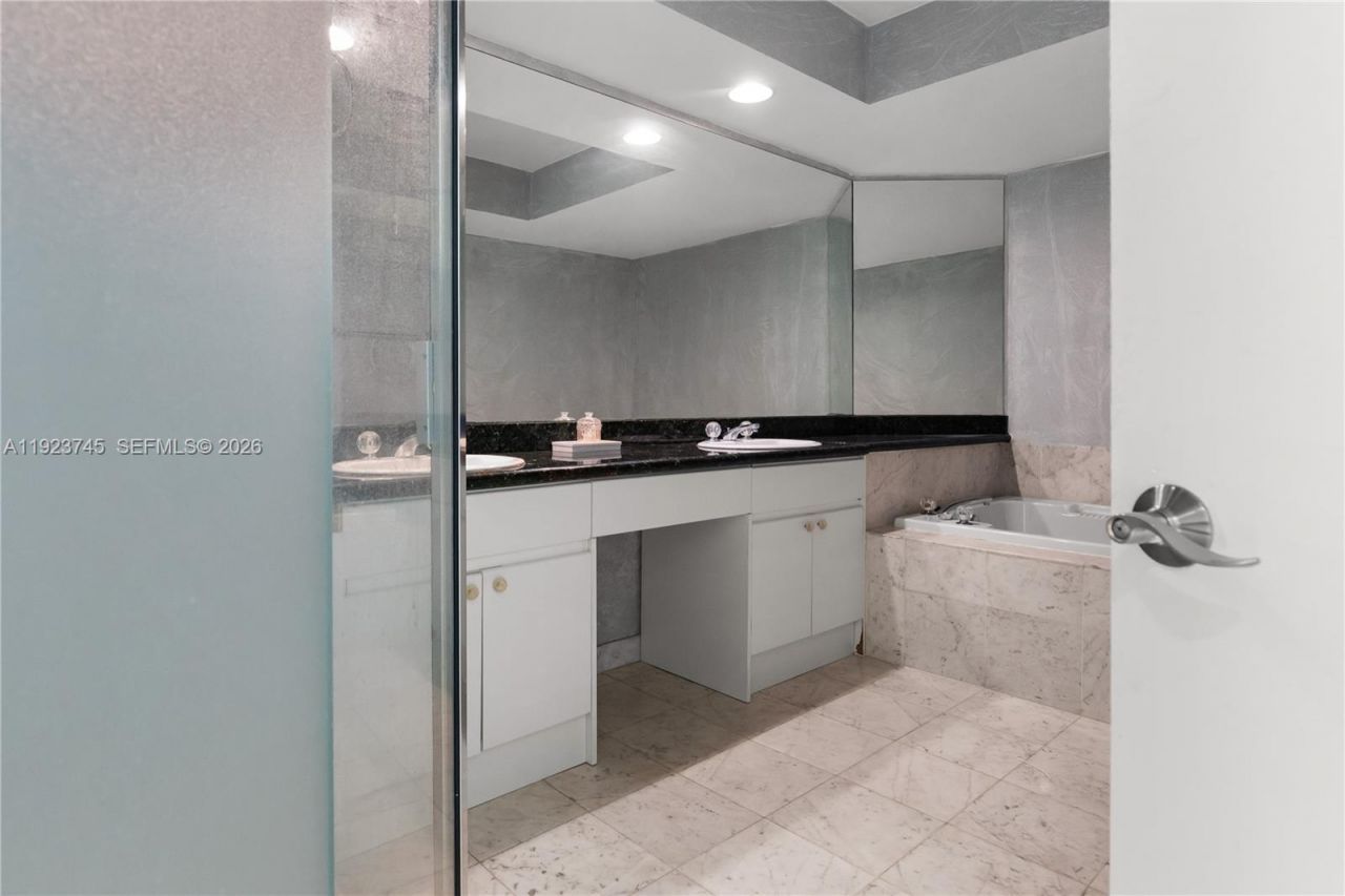 16400 Collins Ave, Unit 942, Sunny Isles Beach, FL 33160 Photo