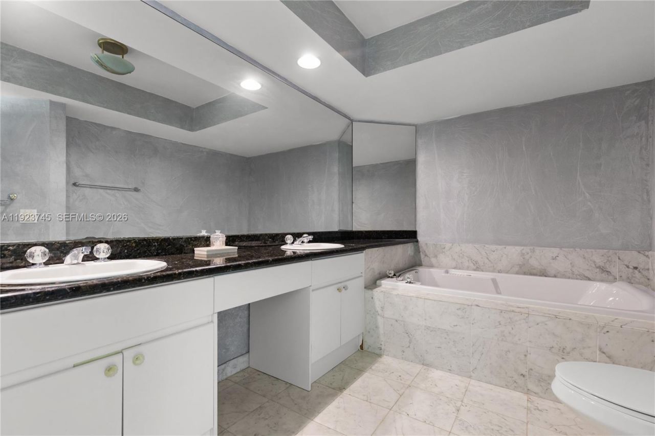 16400 Collins Ave, Unit 942, Sunny Isles Beach, FL 33160 Photo