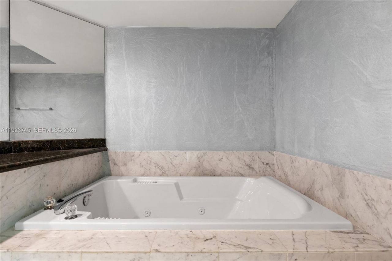 16400 Collins Ave, Unit 942, Sunny Isles Beach, FL 33160 Photo