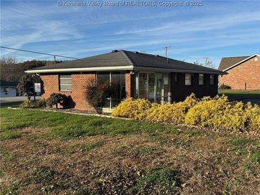 21278 Ohio River Road, Mason, WV 25260