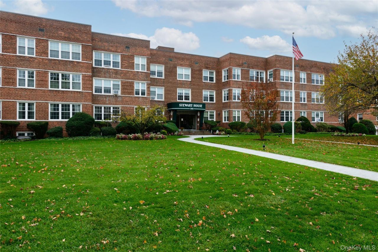 366 Stewart Avenue, Unit B1, Garden City, NY 11530 Main Photo