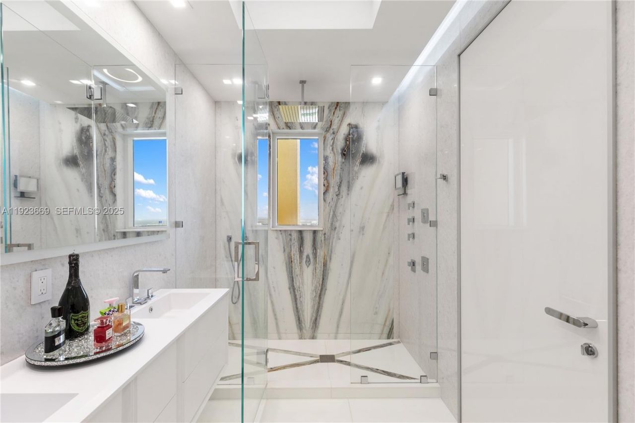 17875 Collins Ave, Unit PH4701, Sunny Isles Beach, FL 33160 Photo