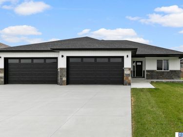 2814 South Creek Road, Lincoln, NE 68516