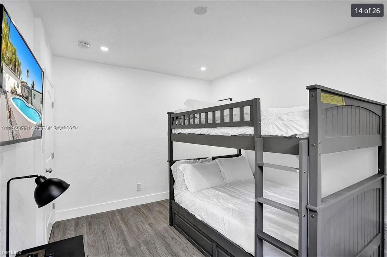 1420 NE 201st Ter, Miami, FL 33179 Photo