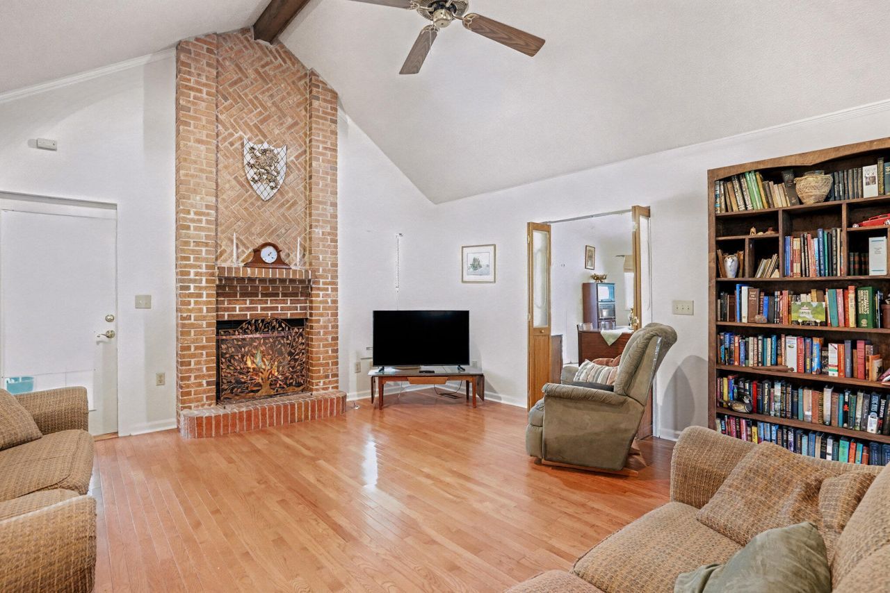 69 Jawol Drive Photo 7