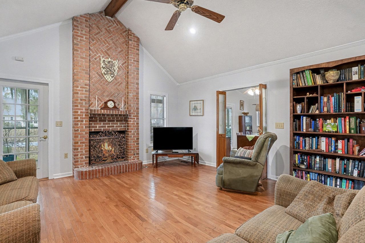 69 Jawol Drive Photo 8