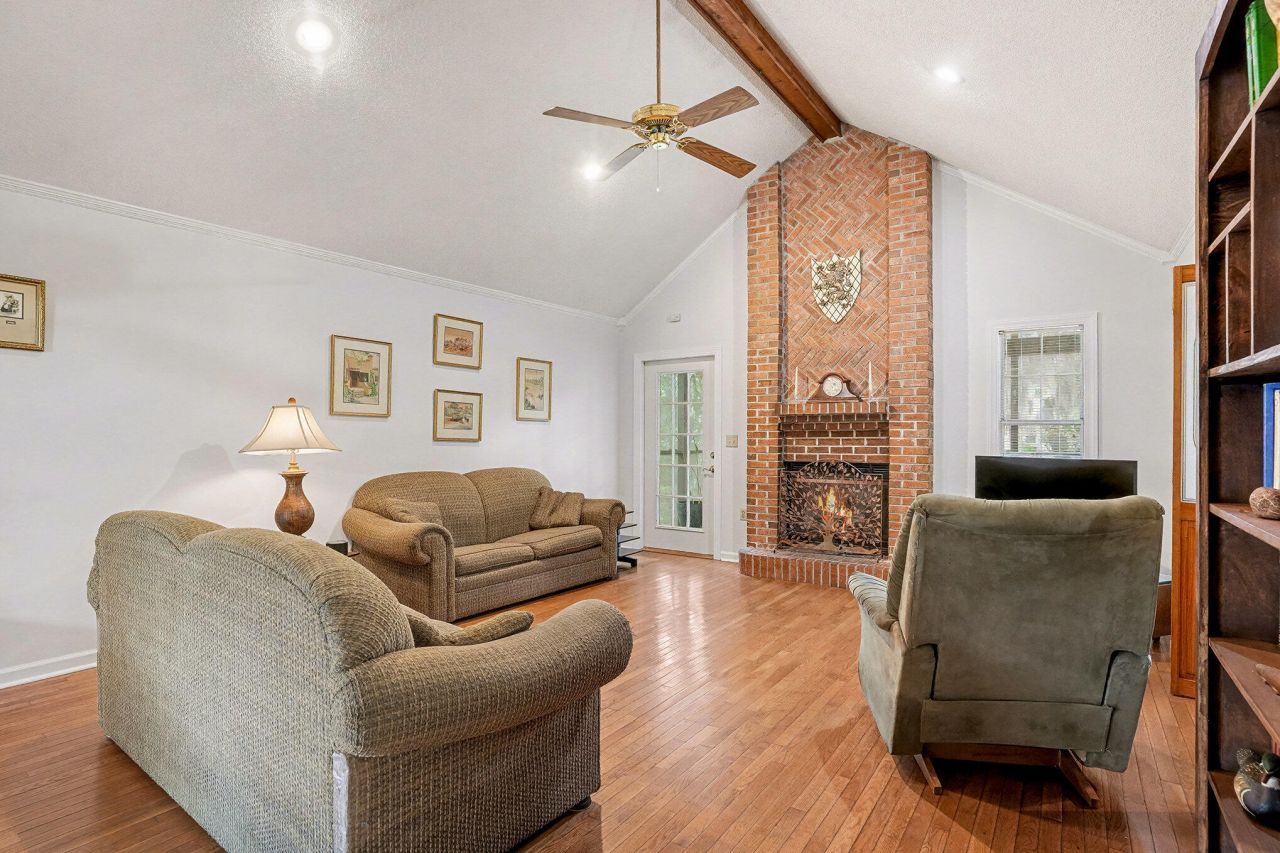 69 Jawol Drive Photo 9