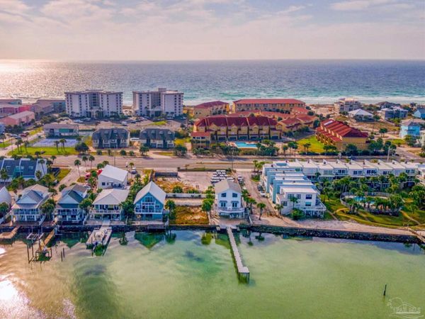 1581 Bulevar Menor, Pensacola Beach, FL 32561