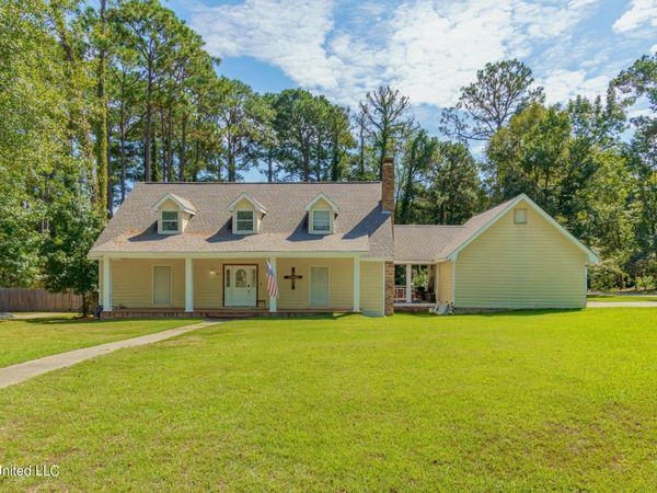 101 Pinewood Drive, Hattiesburg, MS 39402