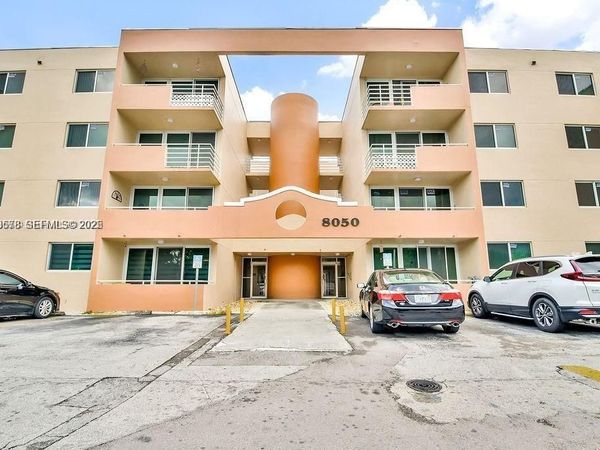 8050 NW 8th St, Unit 201, Miami, FL 33126
