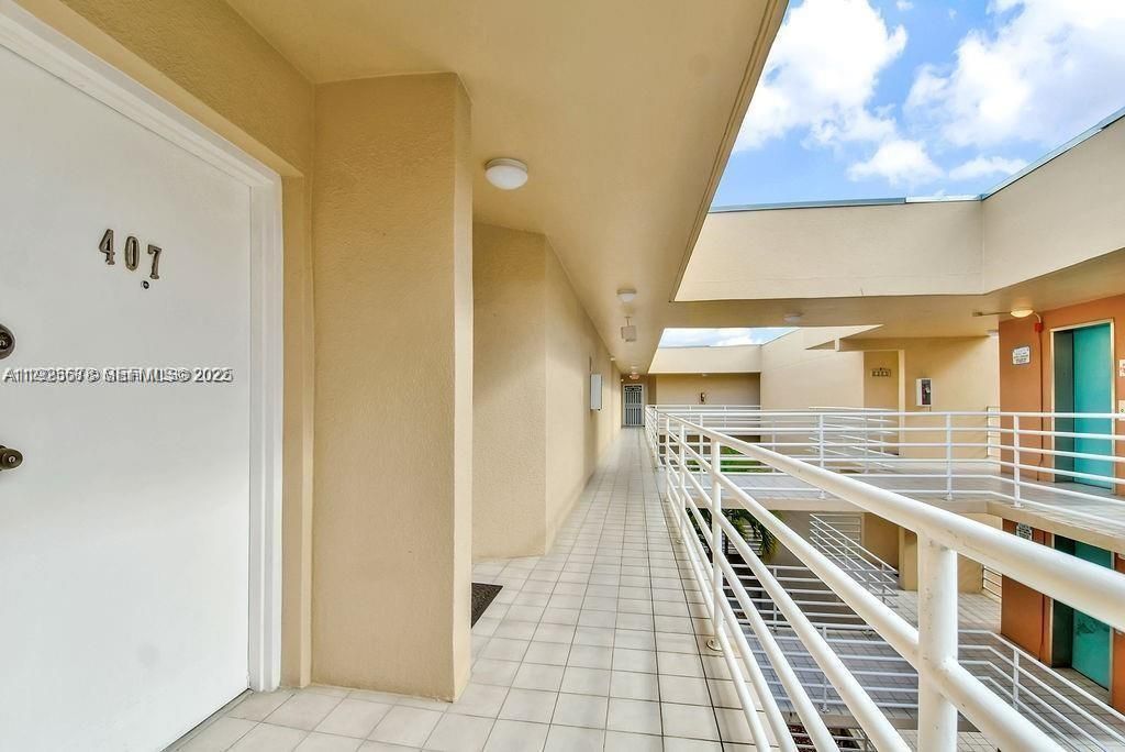 8050 NW 8th St, Unit 201, Miami, FL 33126 Photo
