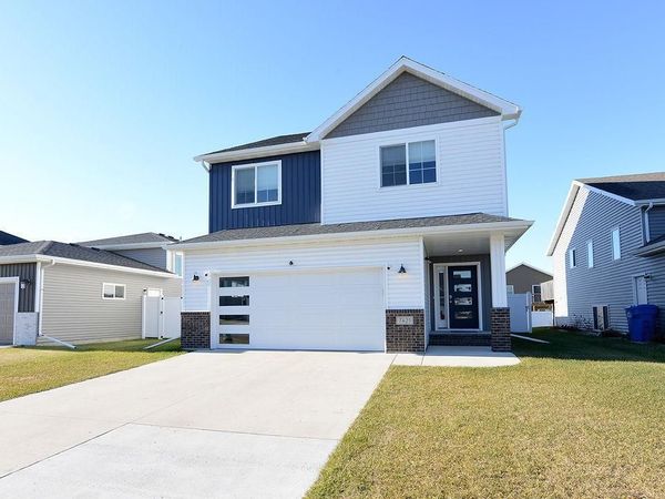 7421 18th Street S, Fargo, ND 58104