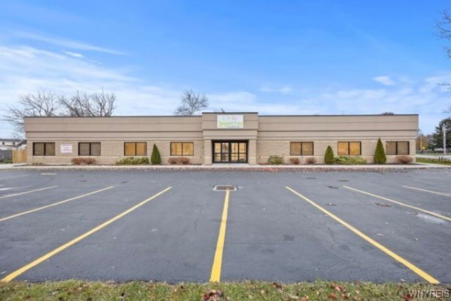 4520 Military Road, Niagara Falls, NY 14305 Main Photo