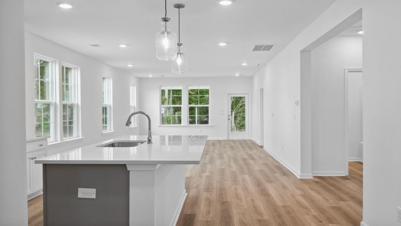 478 Cadbury Loop Photo 7