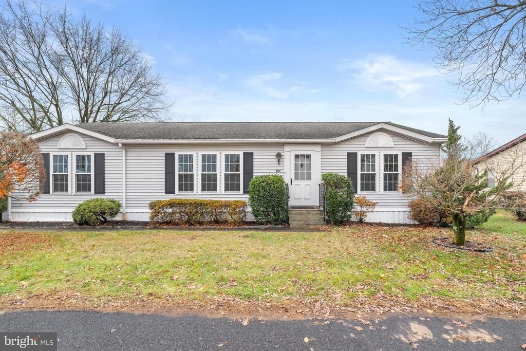 907 Lakeview Drive, Green Lane, PA 18054 Main Photo