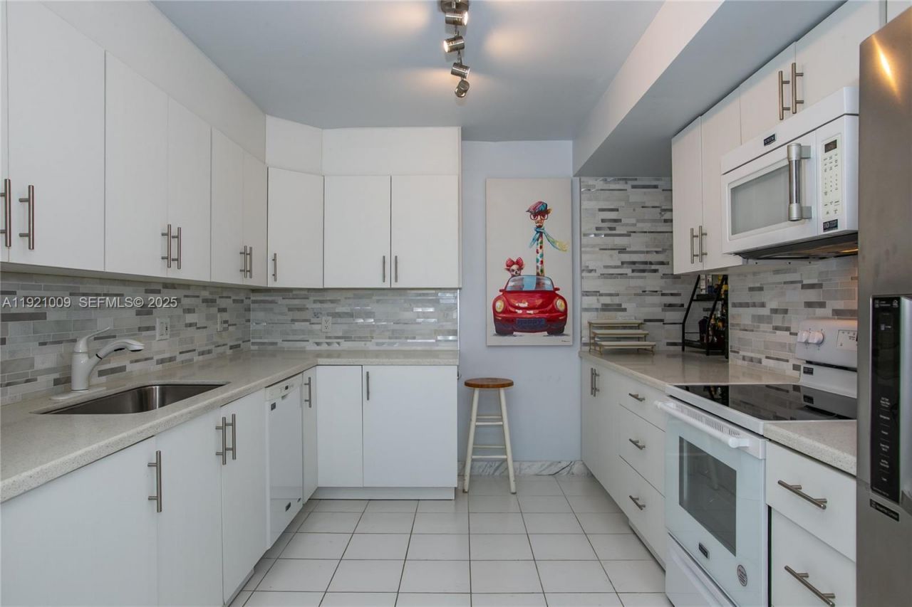 1800 NE 114th St, Unit 603, Miami, FL 33181 Photo