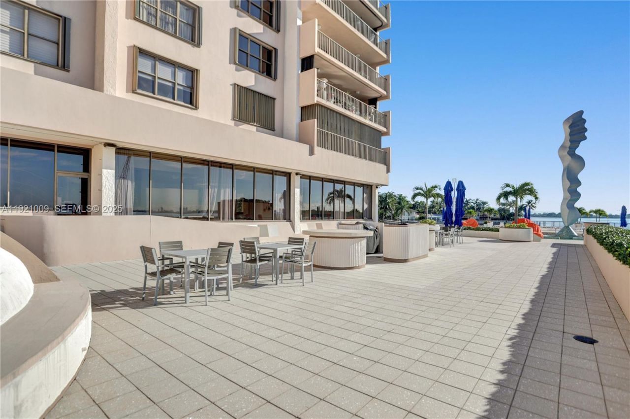 1800 NE 114th St, Unit 603, Miami, FL 33181 Photo