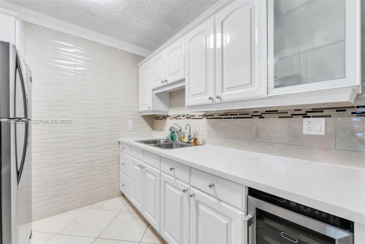 900 Atlantic Shores Blvd, Unit 105, Hallandale Beach, FL 33009 Photo